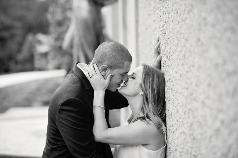 couple kissing black and white photo