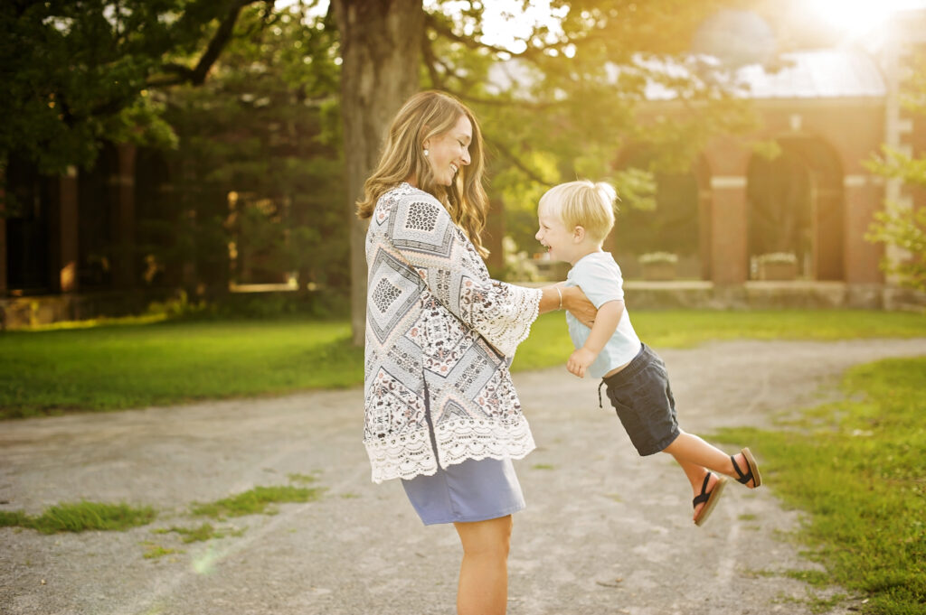 maternity photo with toddler